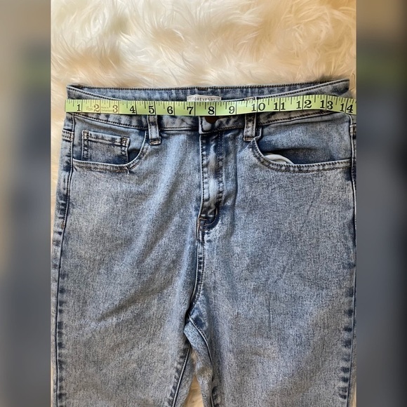Forever 21 Stone Wash Skinny Jeans - Picture 2 of 4